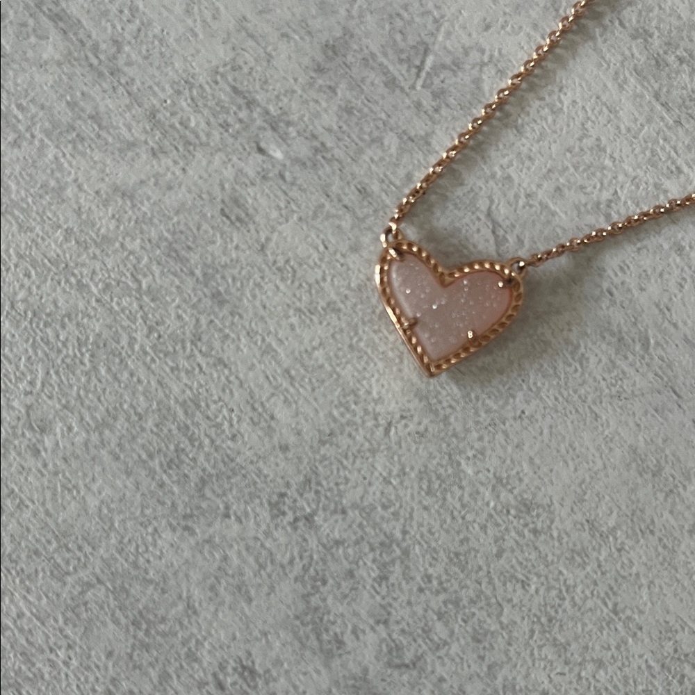 Kendra Scott necklace